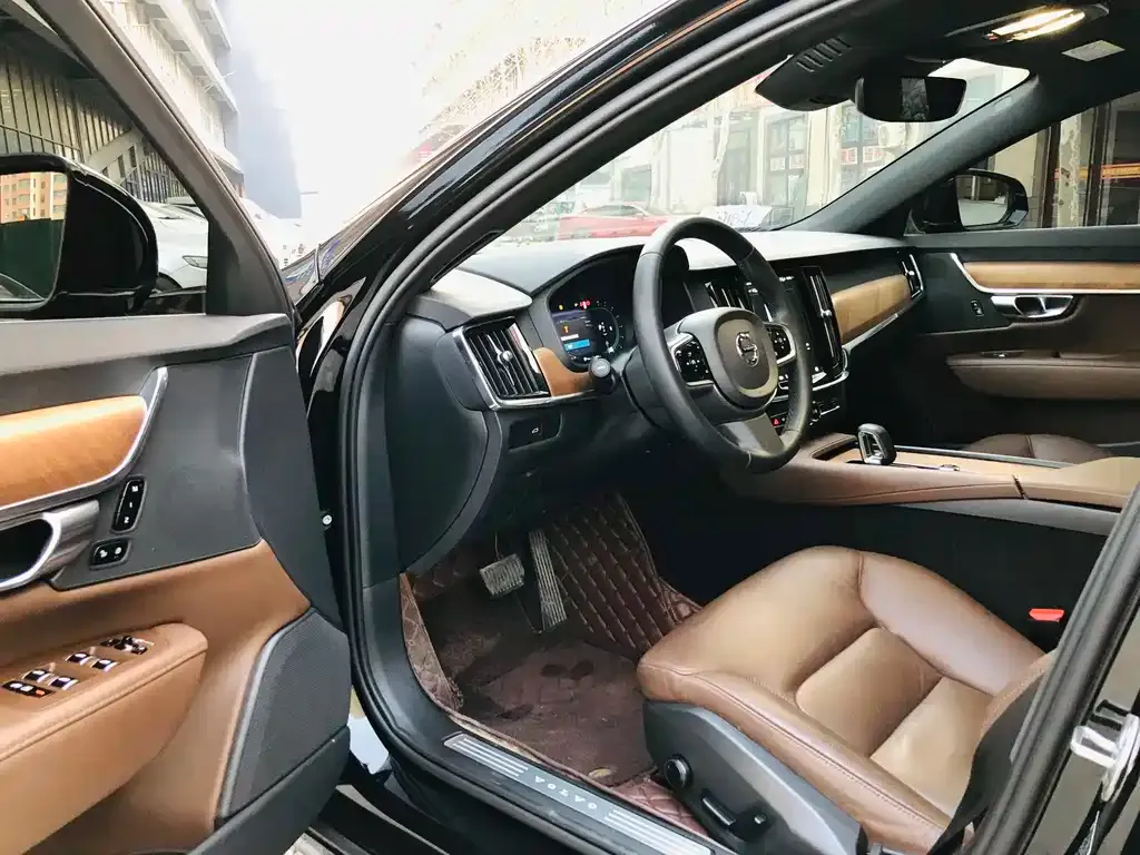 Volvo S90 2024 из CN, фото 5