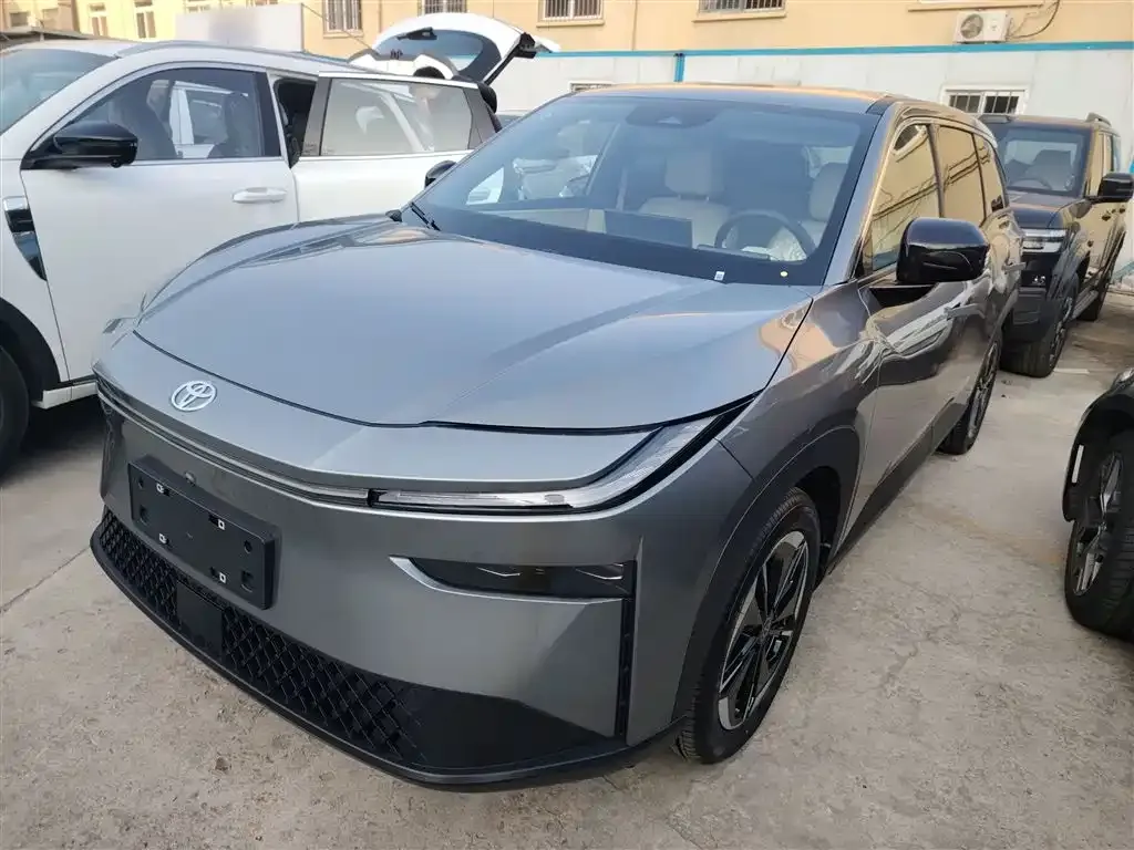 Toyota bZ3 2025 из CN, фото 1