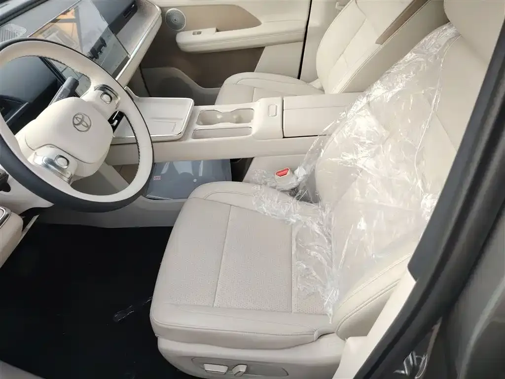 Toyota bZ3 2025 из CN, фото 2