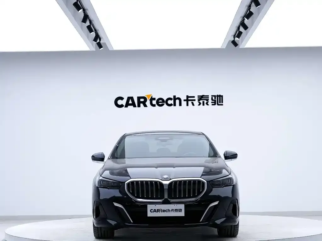 BMW 5 Series 2024 из CN, фото 3