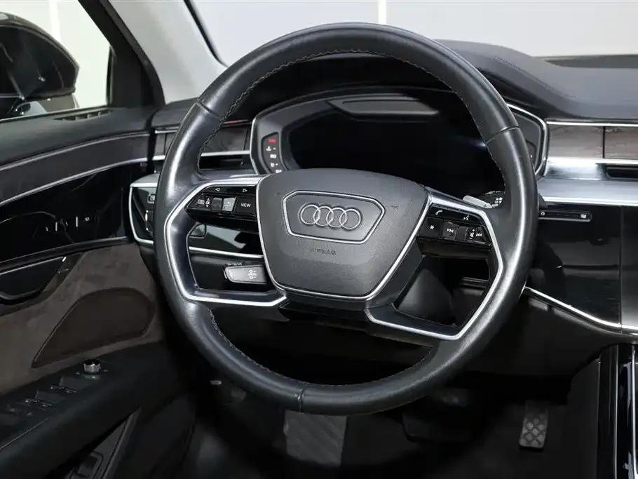 Audi A8 2021 из CN, фото 2