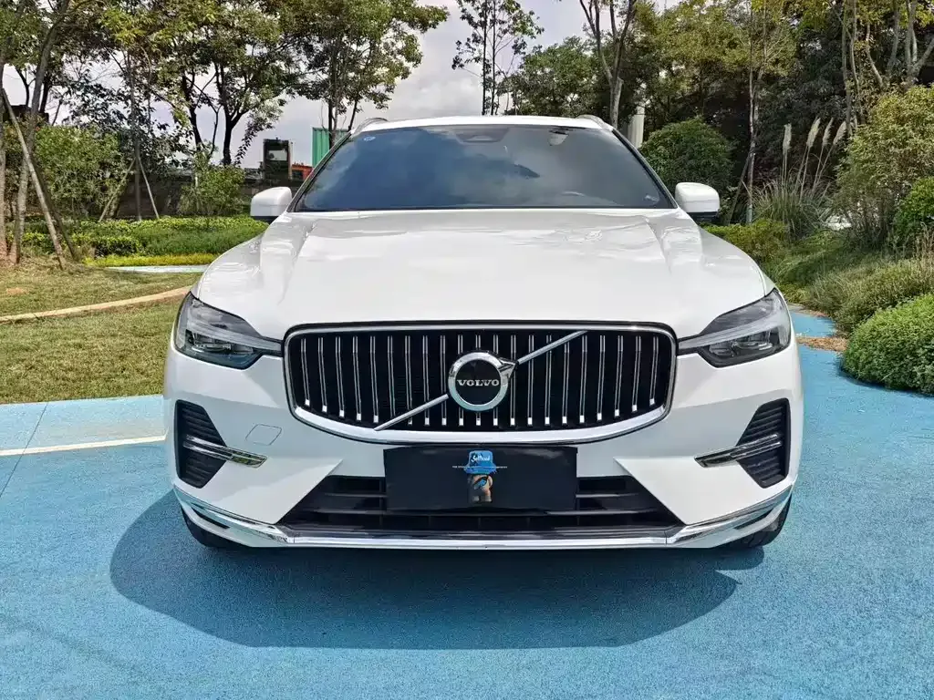 Volvo XC60 — фото 1