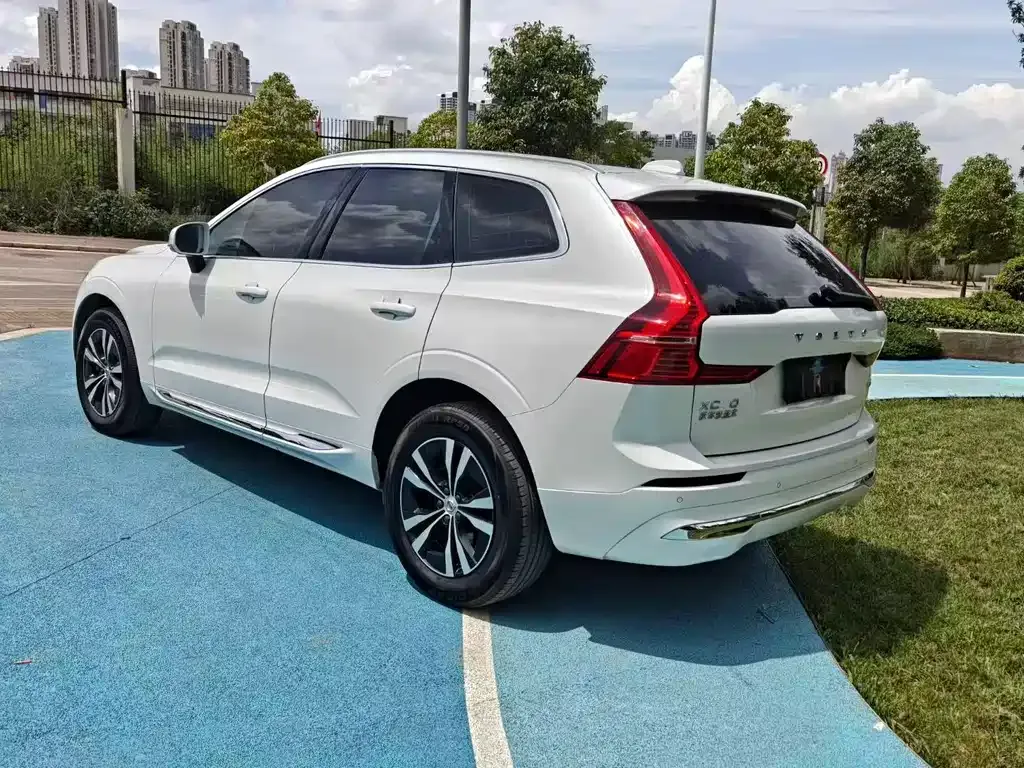 Volvo XC60 — фото 6