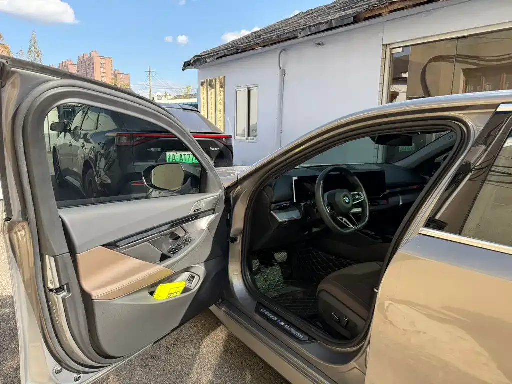 BMW 5 Series 2024 из CN, фото 7