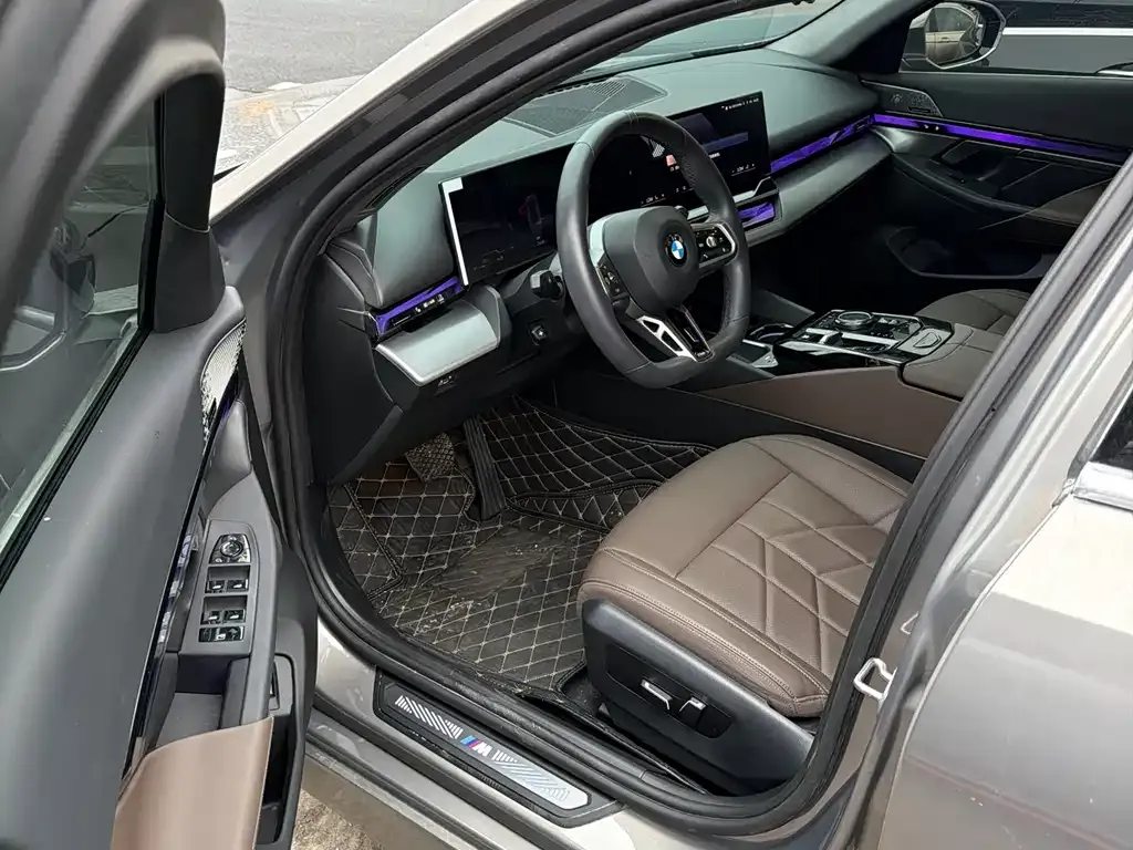 BMW 5 Series 2024 из CN, фото 2