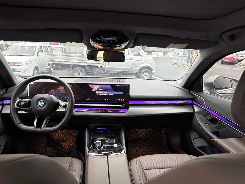 BMW 5 Series 2024 из CN, фото 8