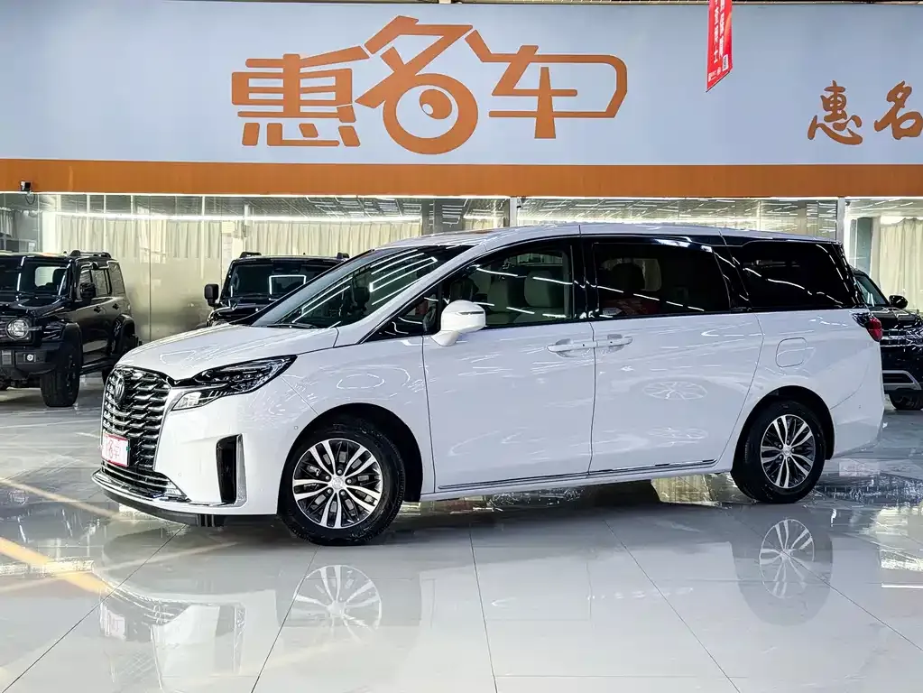 Buick GL8 2024 из CN, фото 1