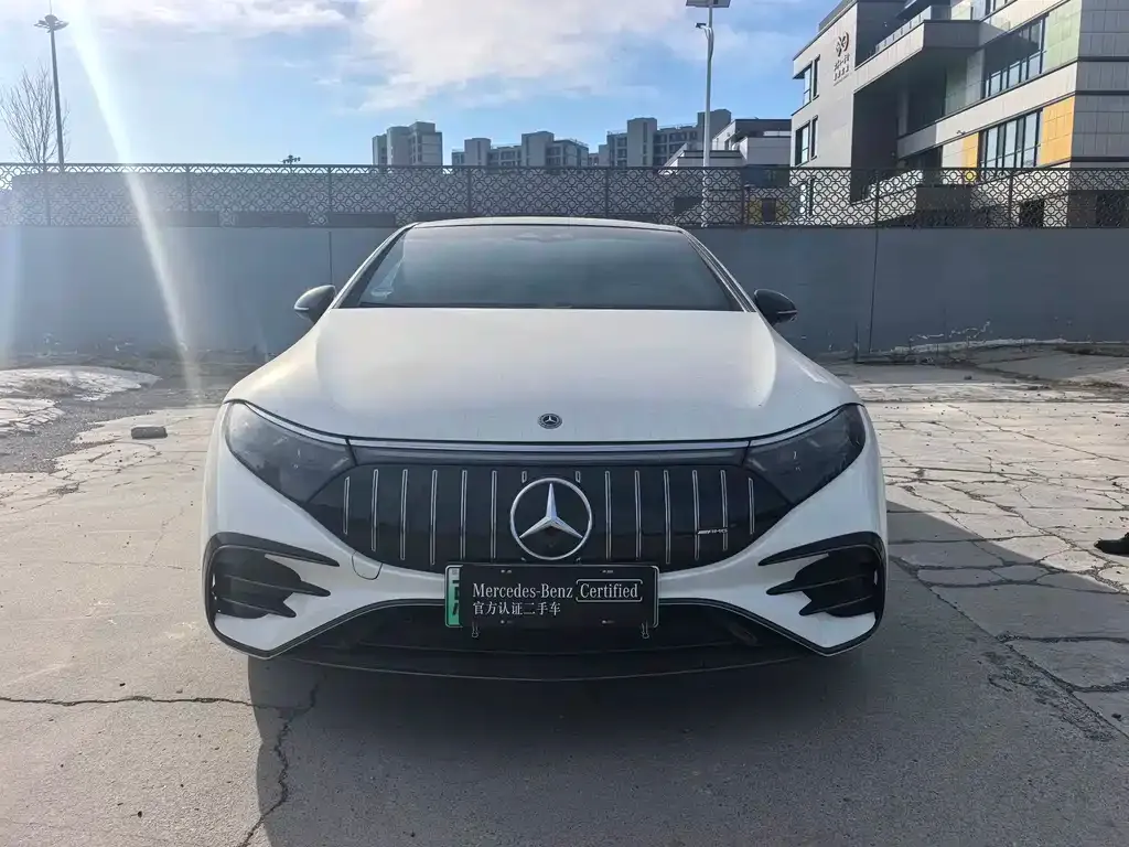 Mercedes-Benz EQS AMG — фото 9
