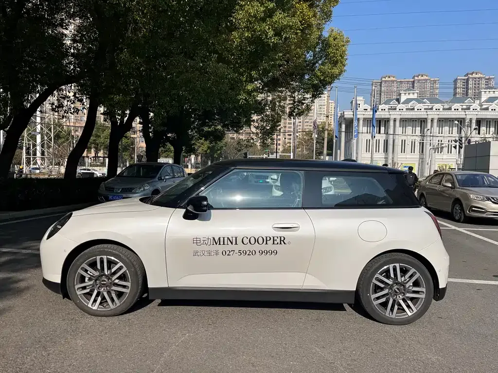MINI Cooper EV 2024 из CN, фото 3