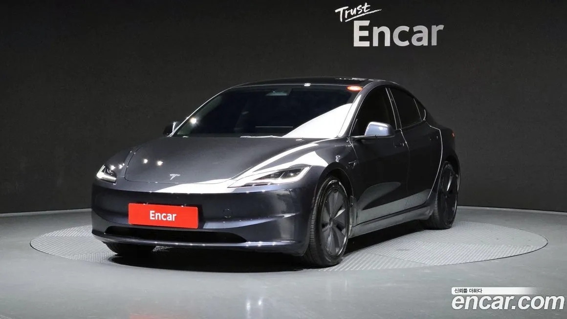 Tesla Model 3 — фото 1