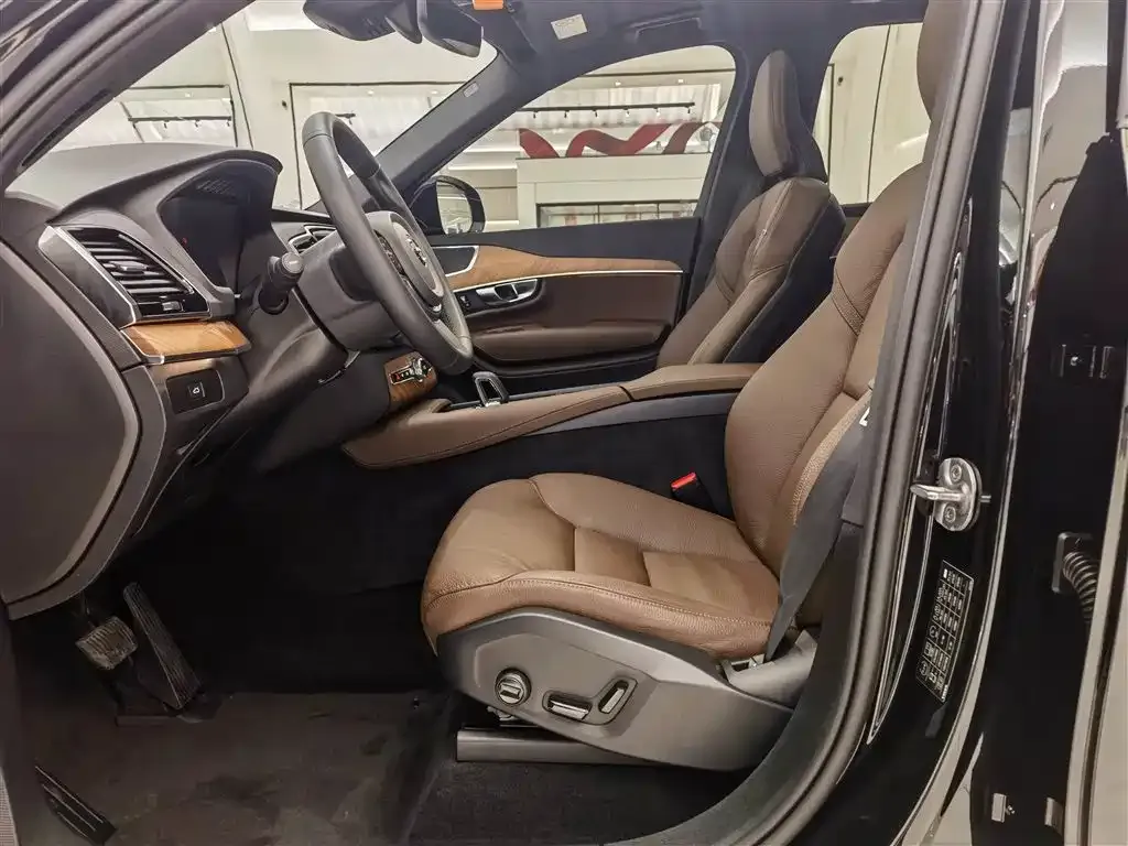 Volvo XC90 2024 из CN, фото 3