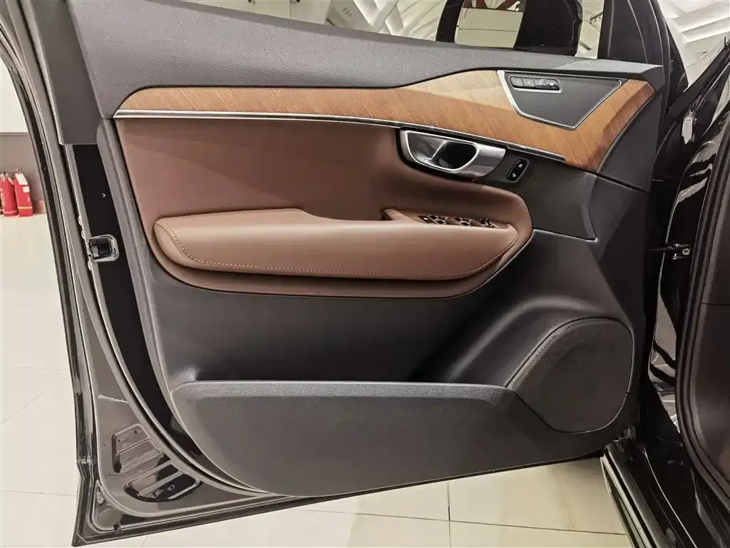 Volvo XC90 2024 из CN, фото 5