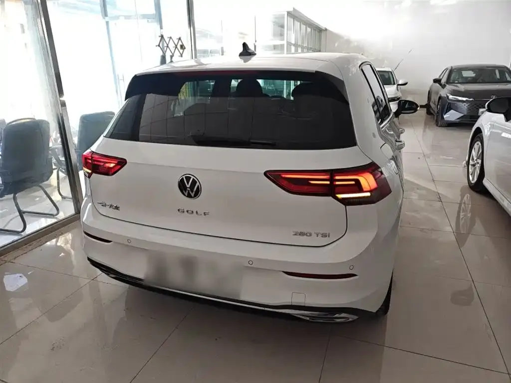 Volkswagen Golf 2023 из CN, фото 5