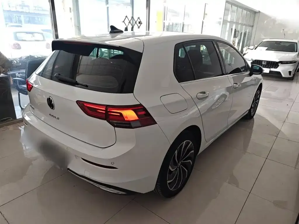 Volkswagen Golf 2023 из CN, фото 9