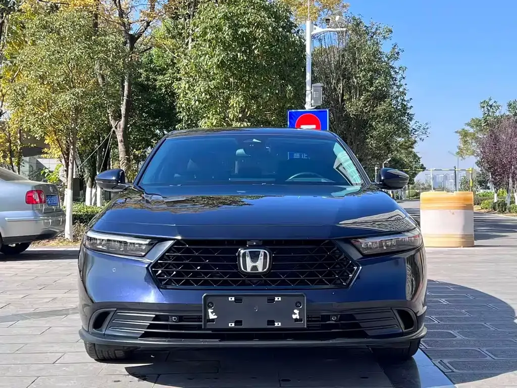 Honda Accord — фото 10