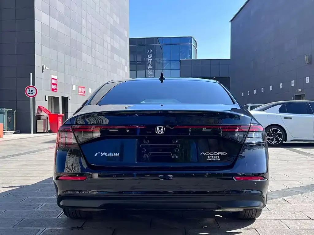 Honda Accord — фото 2