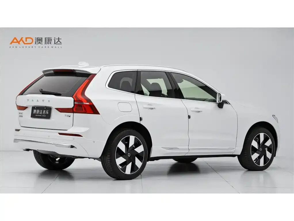 Volvo XC60 PHEV — фото 8