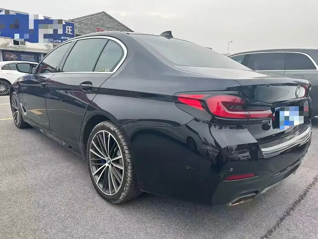 BMW 5 Series — фото 4