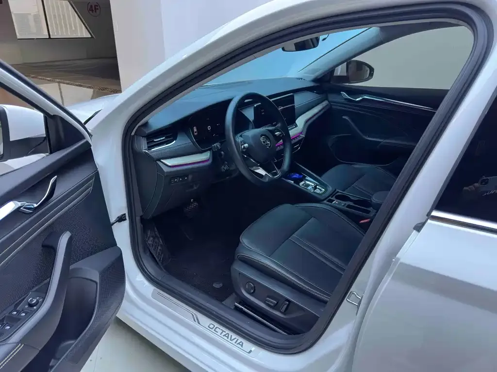 Skoda Octavia 2022 из CN, фото 9