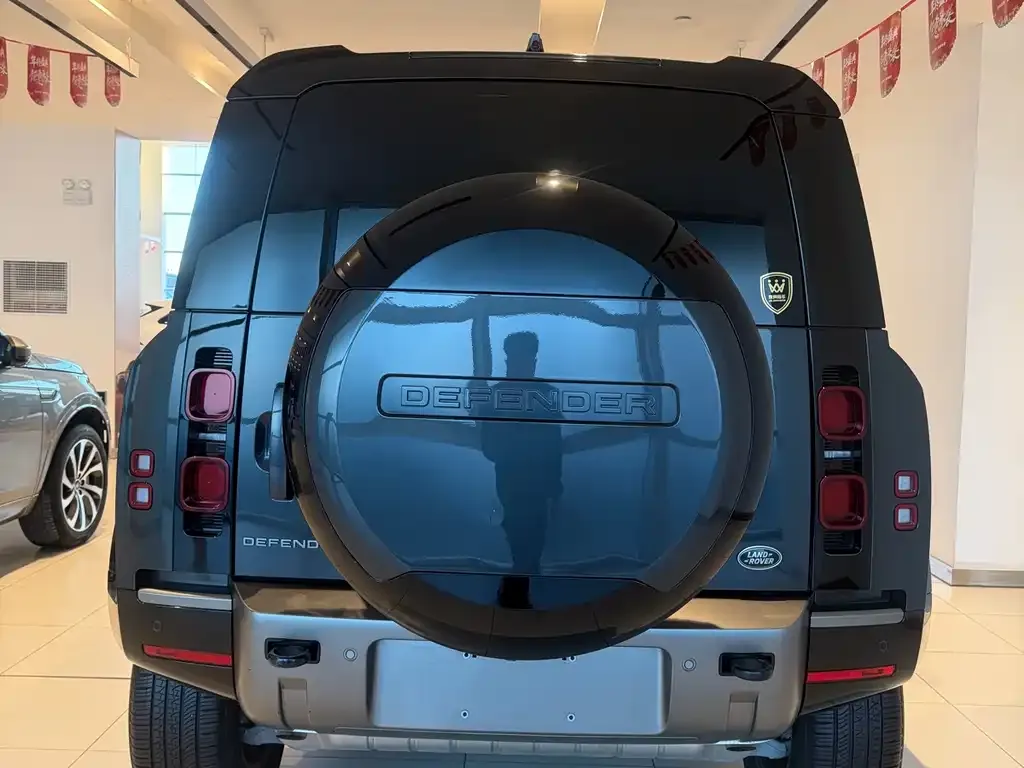 Land Rover Defender — фото 10