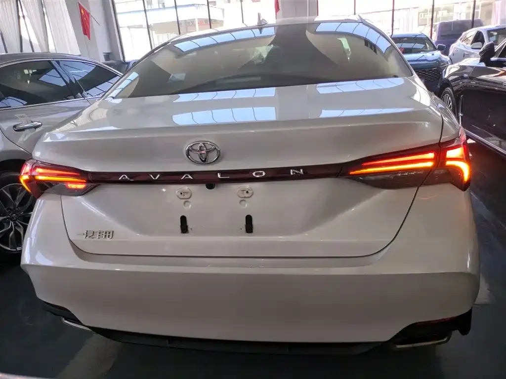 Toyota Avalon — фото 6