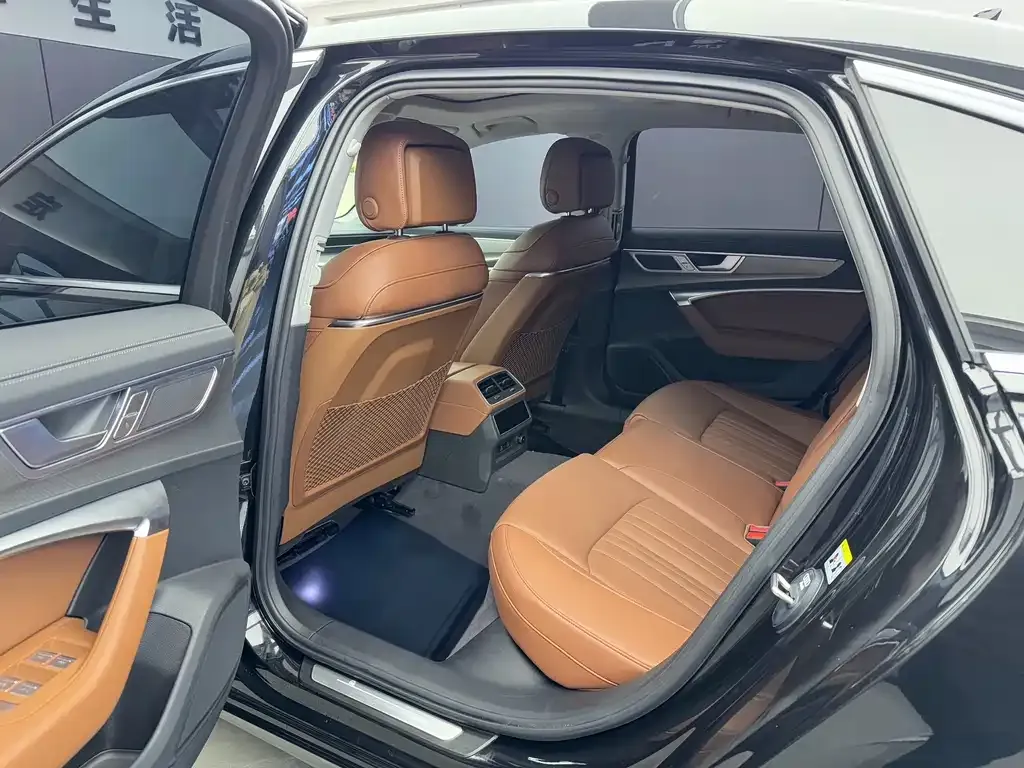 Audi A6L 2025 из CN, фото 6