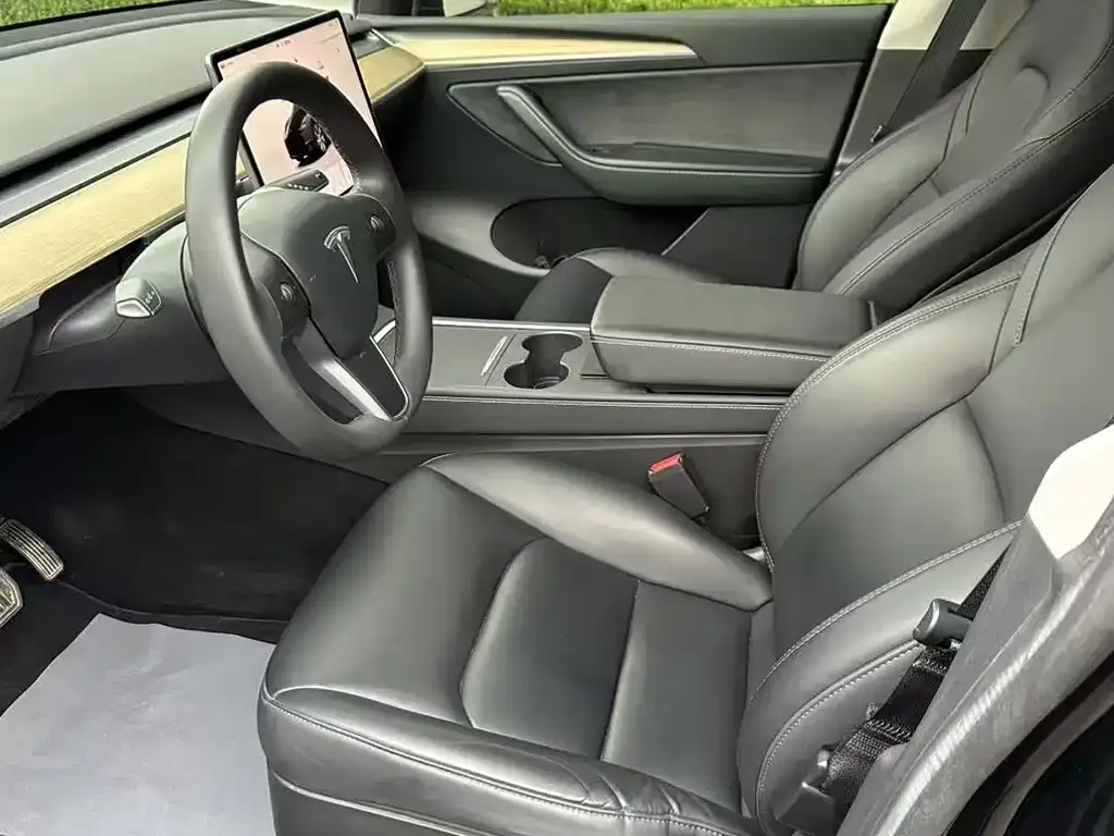Tesla Model Y — фото 4
