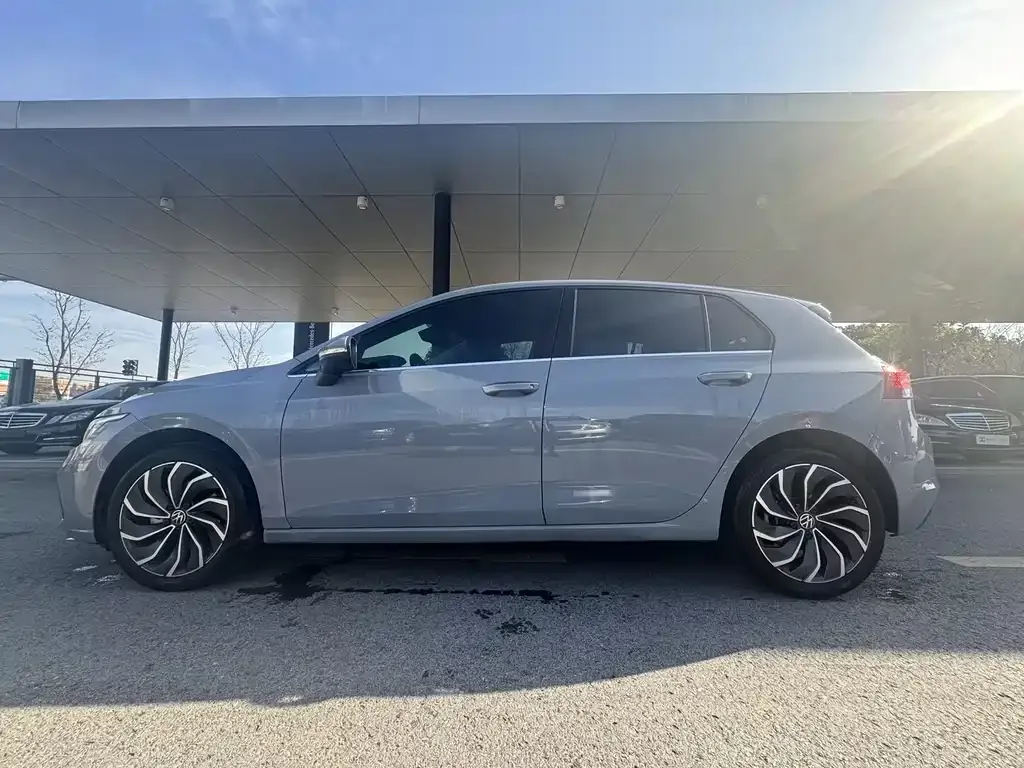 Volkswagen Golf 2022 из CN, фото 2
