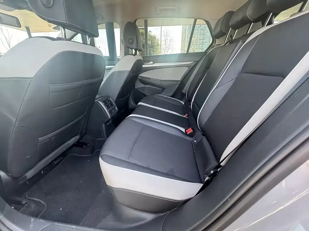 Volkswagen Golf 2022 из CN, фото 8