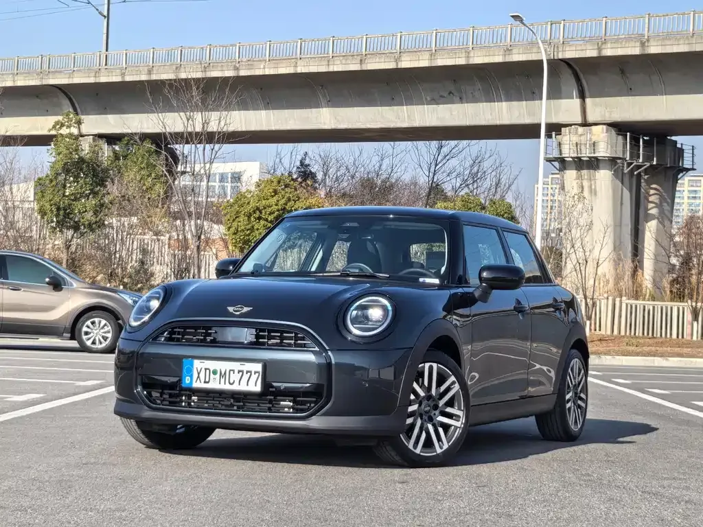 MINI Cooper (3-door) 2025 из CN, фото 1