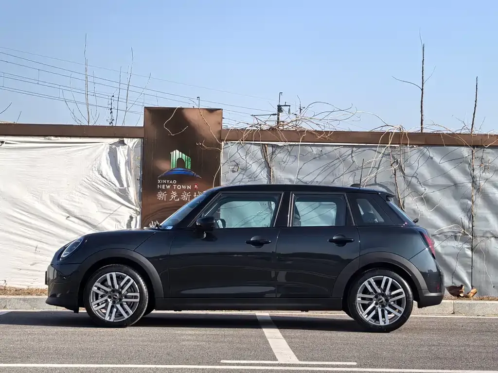 MINI Cooper (3-door) 2025 из CN, фото 2