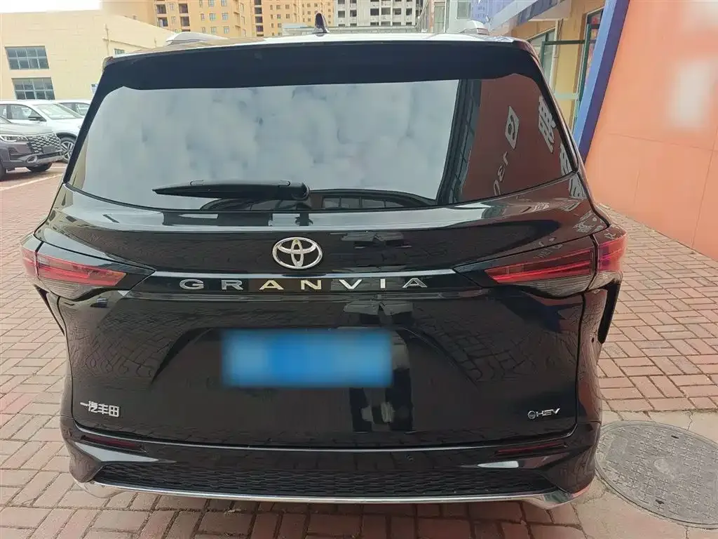 Toyota Granvia 2025 из CN, фото 2