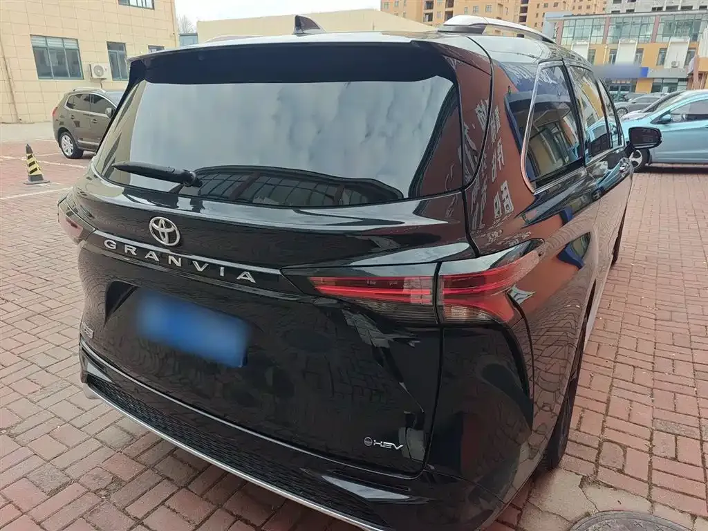 Toyota Granvia 2025 из CN, фото 10