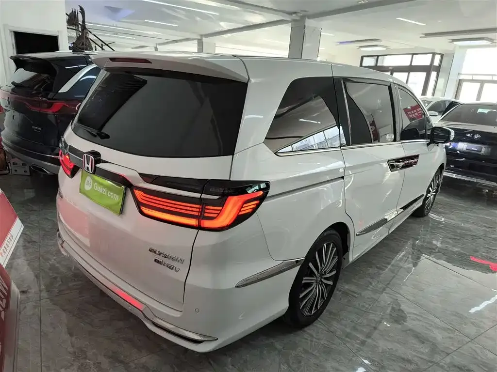 Honda Elysion 2023 из CN, фото 3