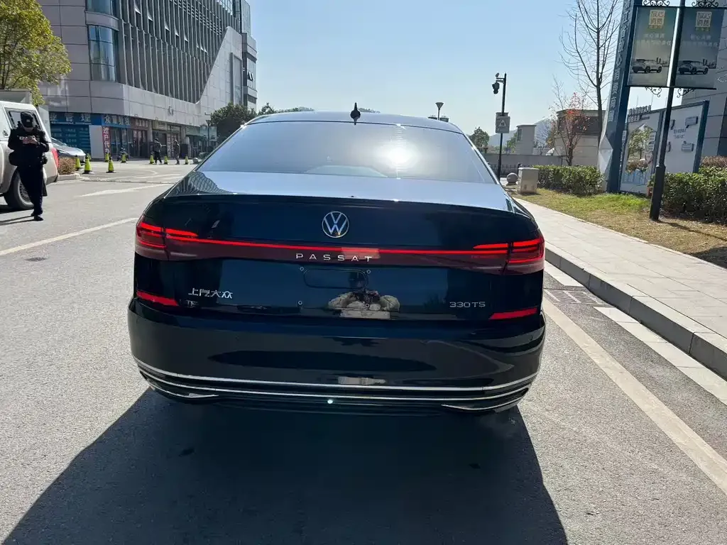 Volkswagen Passat 2023 из CN, фото 8
