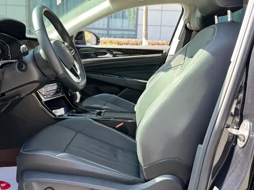Volkswagen Passat 2023 из CN, фото 4