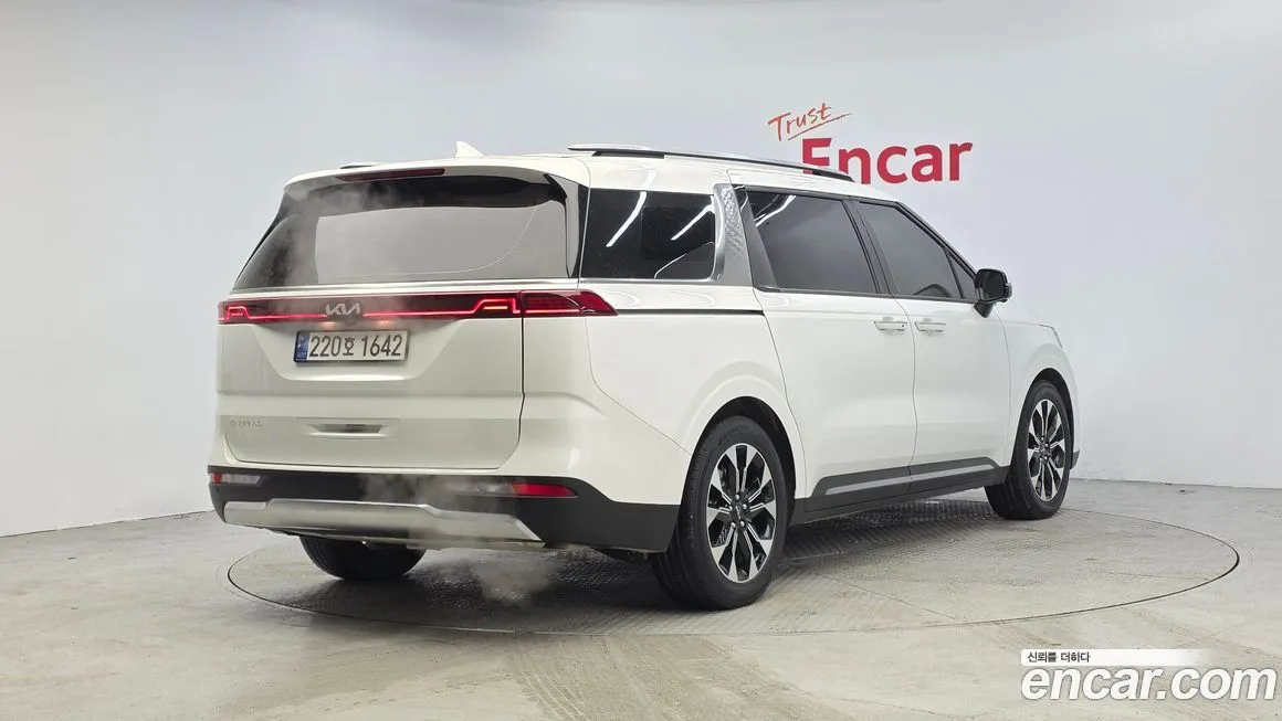 Kia Carnival — фото 4
