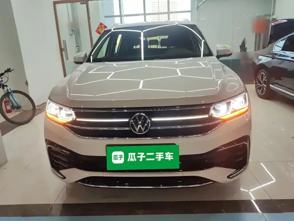 Volkswagen Tiguan L — фото 3