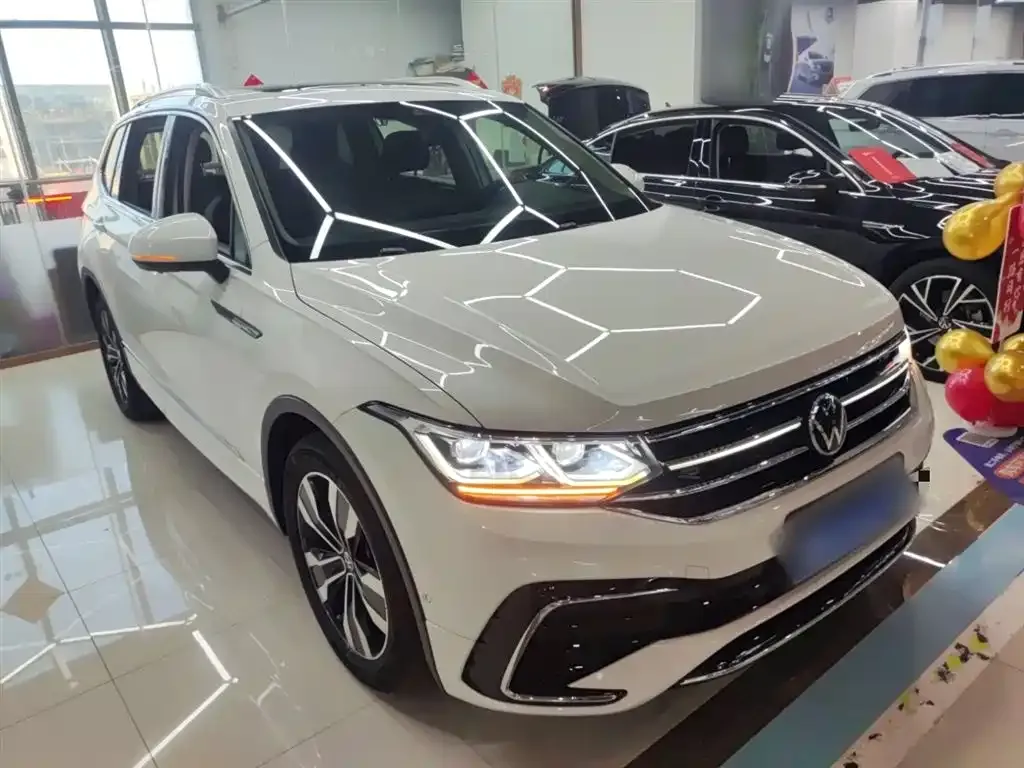 Volkswagen Tiguan L — фото 6