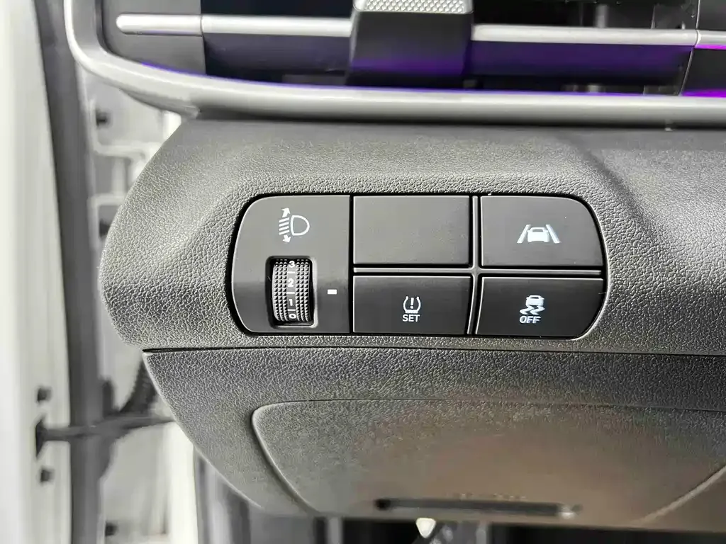Hyundai Elantra — фото 4