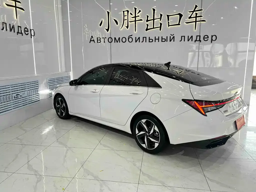 Hyundai Elantra — фото 10