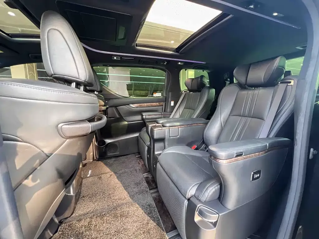 Toyota Vellfire 2021 из CN, фото 2