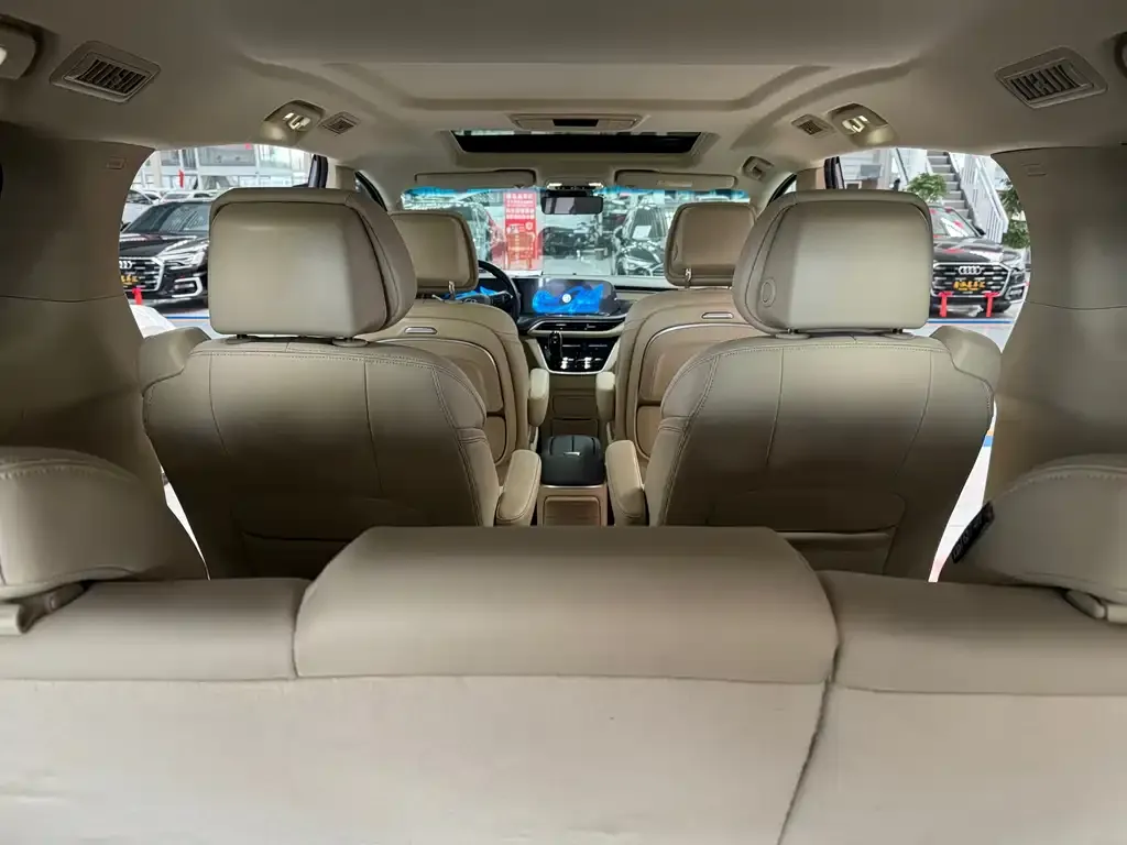Buick GL8 2022 из CN, фото 2