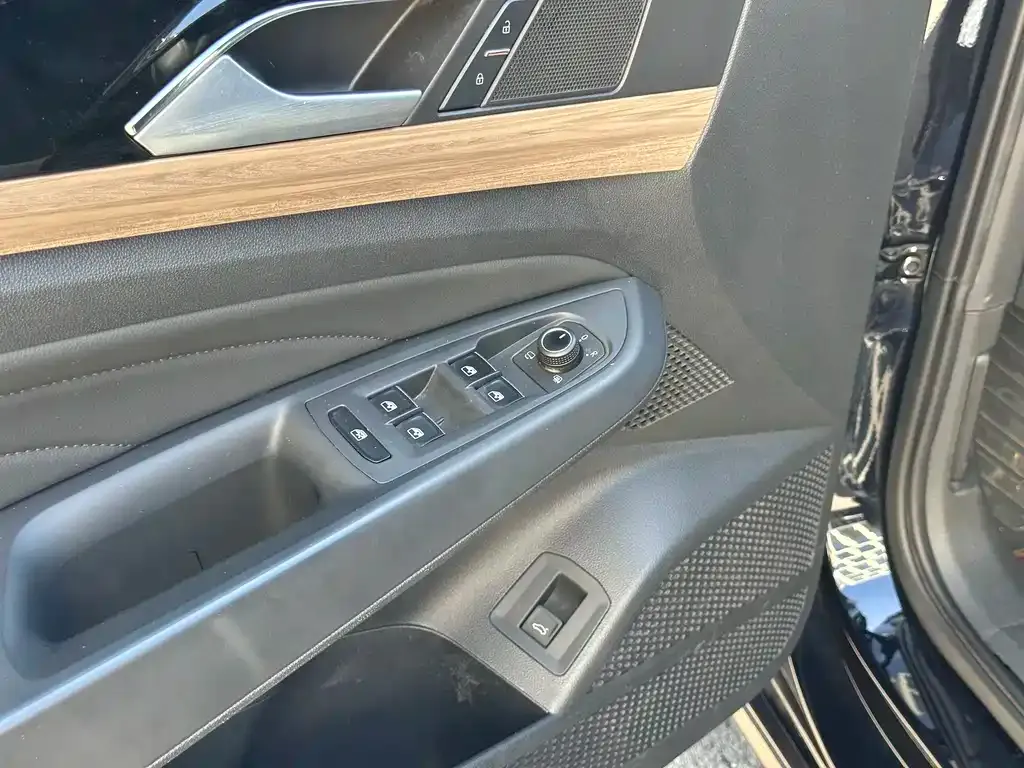 Volkswagen Passat 2021 из CN, фото 10