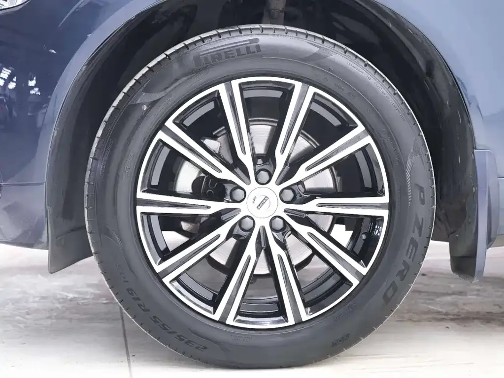 Volvo XC60 — фото 10