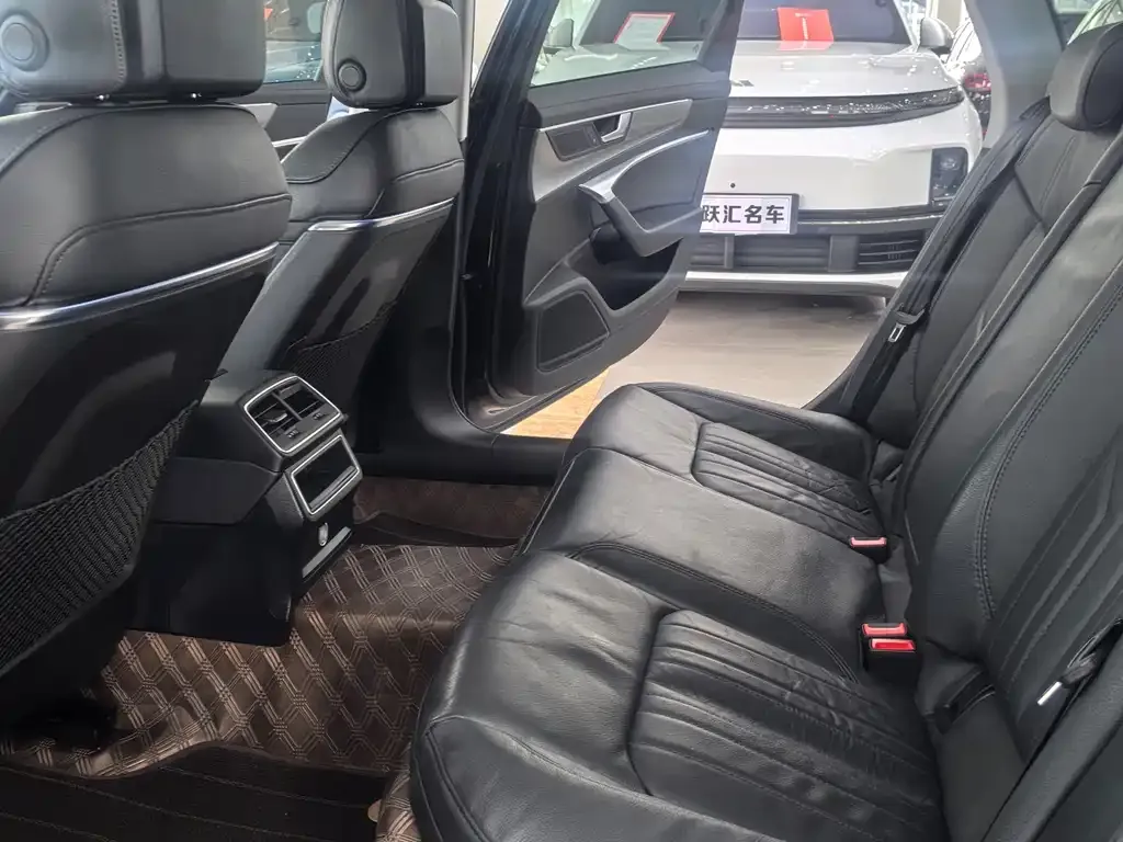 Audi A6L 2021 из CN, фото 10