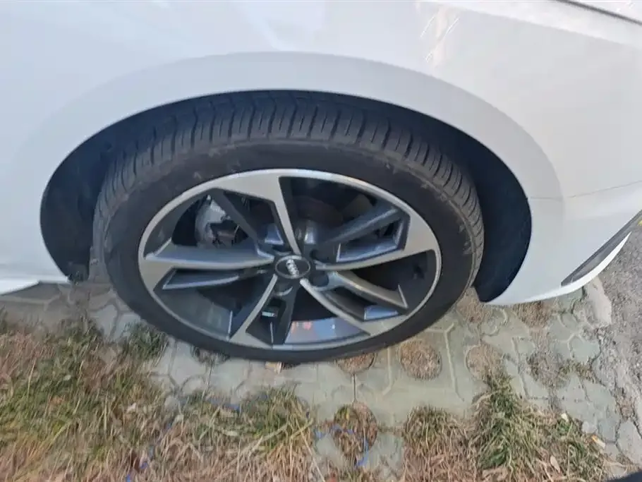 Audi A4L 2021 из CN, фото 6