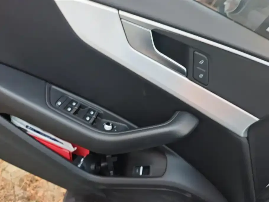 Audi A4L 2021 из CN, фото 3