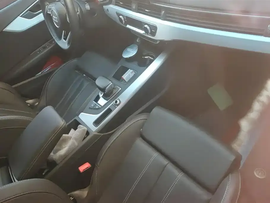 Audi A4L 2021 из CN, фото 2