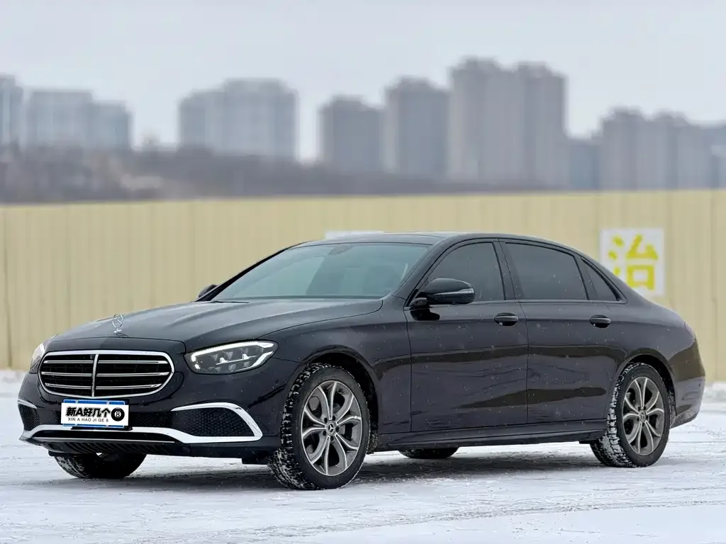 Mercedes-Benz E-Class — фото 1